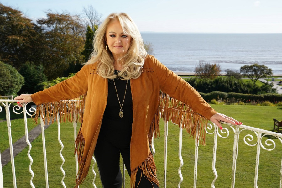 BonnieTyler.com ?: Katie Scott