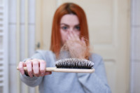Πώς συνδέεται το στρες με την απώλεια μαλλιών