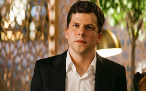 Jesse Eisenberg: Ο κινηματογραφικός Μάρκ Ζούκερμπεργκ θα δωρίσει το νεφρό του σ&#039; έναν ξένο