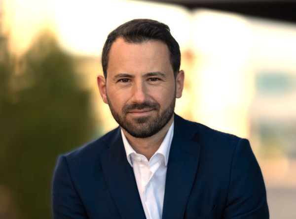 Νέος CEO της AstraZeneca Ελλάδας & Κύπρου στη θέση της Έλενας Χουλιάρα ο Σταύρος Ντογιάκος