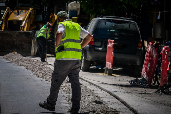 Η ζέστη αυξάνει τα θανατηφόρα εργατικά ατυχήματα, σύμφωνα με μελέτη Έλληνα ερευνητή