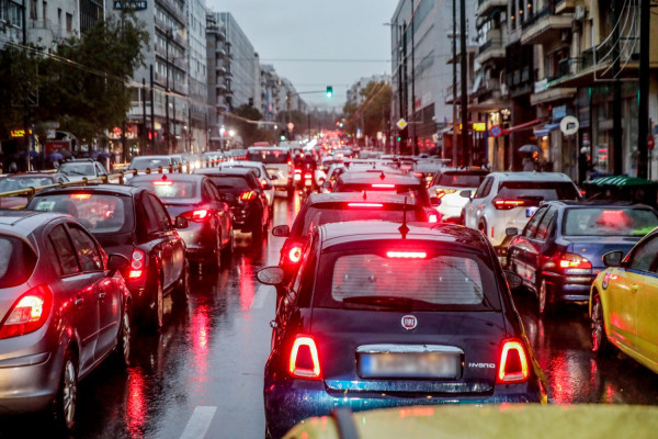 Οι Αθηναίοι περνούν σχεδόν έξι μέρες τον χρόνο στα μποτιλιαρίσματα