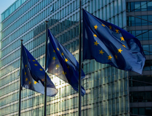Οι ευρωπαϊκές φαρμακοβιομηχανίες πιέζουν για αυξήσεις στα φάρμακα εν μέσω αμερικανικών απειλών για δασμούς