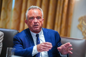Κένεντι: «Τα CDC πρέπει να εφαρμόσουν την ατζέντα Τραμπ»