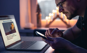 Μόνο μία ώρα την ημέρα σκρολαρίσματος στα social media προκαλεί ψηφιακή κόπωση στα μάτια