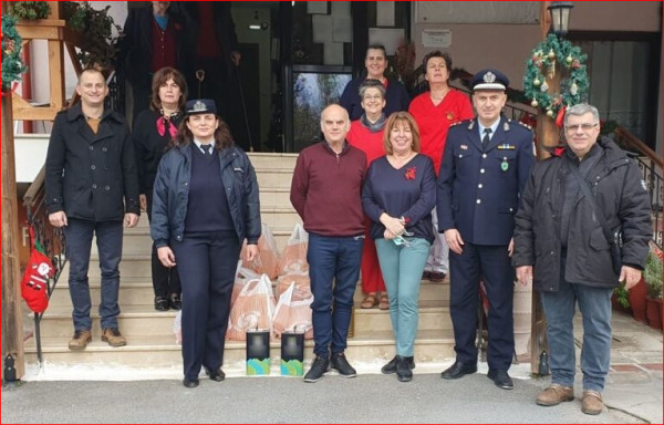 Είδη πρώτης ανάγκης μοίρασαν σε φιλανθρωπικά ιδρύματα αστυνομικοί της Κεντρικής Μακεδονίας