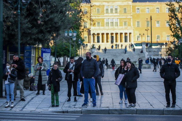 Αυξήθηκαν πάλι τα κρούσματα, 364 διασωληνωμένοι και 70 θάνατοι