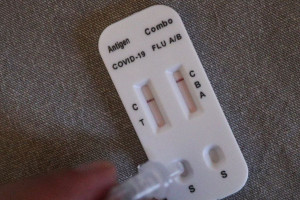 ΕΟΔΥ: 114 νέες εισαγωγές κρουσμάτων COVID-19 και 52 για γρίπη την τελευταία εβδομάδα