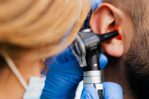 Μetropolitan Ηospital: Δωρεάν εξέταση αυτιών στην Ακτή του Ήλιου