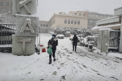 ΠΟΕΔΗΝ: Στο έλεος του χιονιού τα νοσοκομεία στα Β. Προάστια