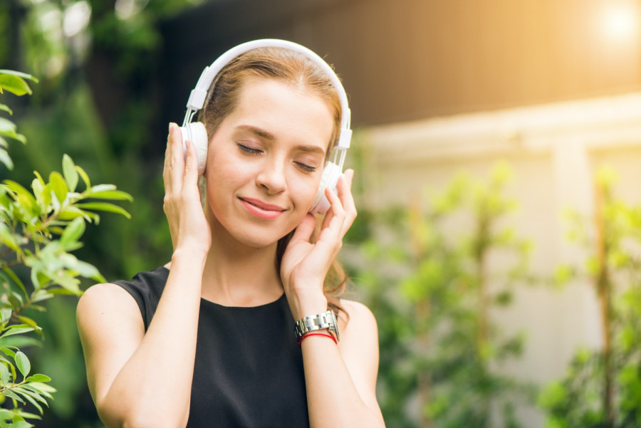 Αντίδοτο στο στρες: Βάλτε ακουστικά και «διώξτε» το άγχος «μακριά»