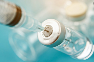Κορονοϊός: Η Μ. Βρετανία θωρακίζεται με ακόμα περισσότερες δόσεις του εμβολίου