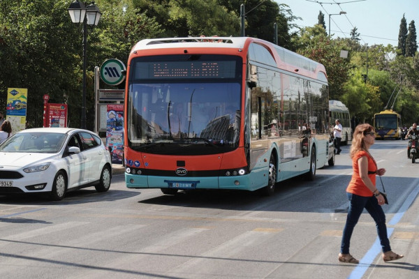Κορονοϊός: Μελέτη απαντά για το πιο ασφαλές κάθισμα στο λεωφορείο