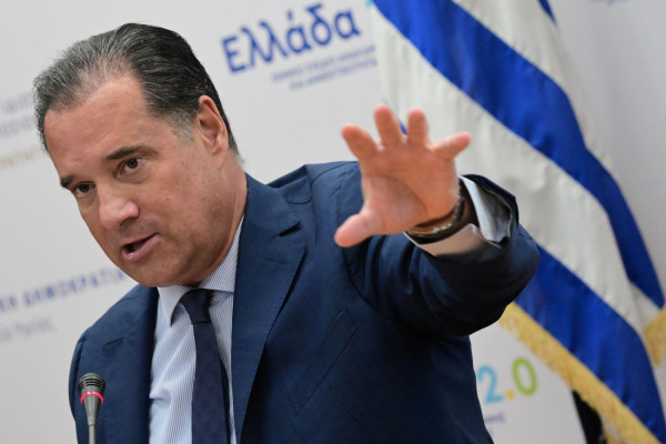 Γεωργιάδης: «Βραχιολάκι» και παρεμβάσεις στα Τμήματα Επειγόντων έριξαν την αναμονή