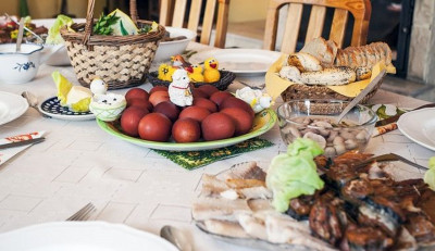 Πασχαλινό τραπέζι: Πόσες θερμίδες έχει κάθε ένα από τα πιο γνωστά φαγητά της ημέρας