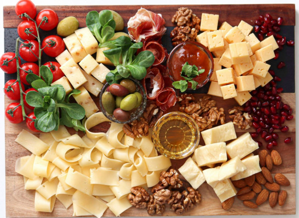 Μπορεί η κατανάλωση τυριού να μειώσει τον κίνδυνο άνοιας; Τι δείχνει νέα μελέτη