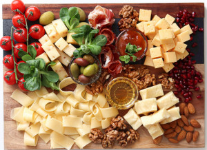 Μπορεί η κατανάλωση τυριού να μειώσει τον κίνδυνο άνοιας; Τι δείχνει νέα μελέτη