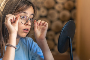 Η ατμοσφαιρική ρύπανση βλάπτει τα μάτια των παιδιών