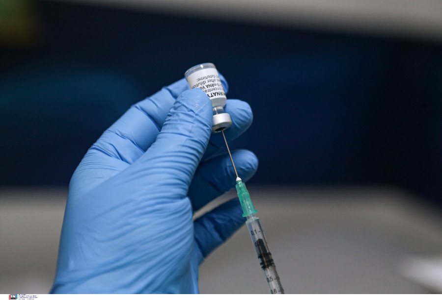 Εμβόλιο Pfizer: Καταθέτει αίτημα έγκρισης της τρίτης δόσης για άτομα άνω των 16 ετών
