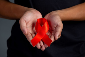 Το στίγμα γύρω από τον HIV δεν είναι ατυχές φαινόμενο – είναι εμπόδιο στη δημόσια υγεία
