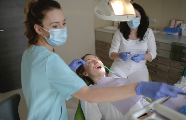 Η Ελληνική Οδοντιατρική Ομοσπονδία κάνει έκκληση στην Πολιτεία για την κάλυψη των αναγκών της