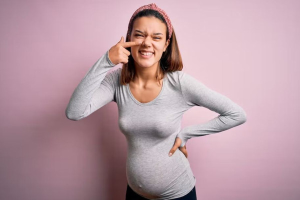 Εγκυμοσύνη: Μήπως ξυπνήσατε με διογκωμένη...μύτη; 3+1 «αλλόκοτες» αλλαγές που πιθανώς να βιώσει το σώμα σας (Βίντεο)