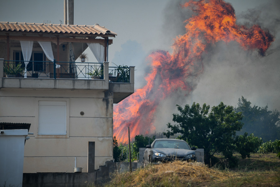 Συμβουλές «επιβίωσης» από δασική πυρκαγιά: Τι να κάνετε αν η φωτιά «απειλεί» το σπίτι σας