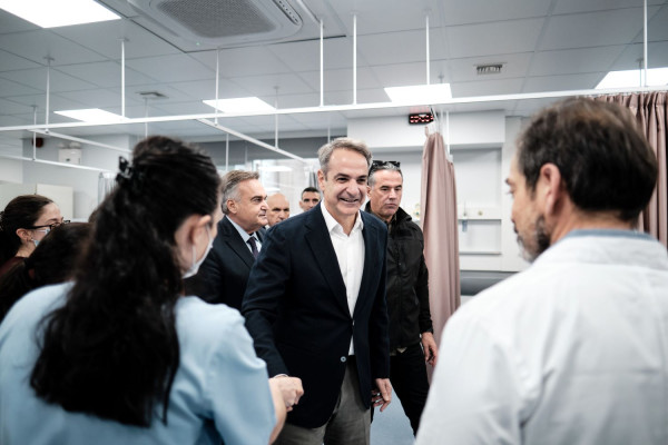 Επίσκεψη Μητσοτάκη στα ανακαινισμένα ΤΕΠ του Νοσοκομείου «Κοργιαλένειο-Μπενάκειο ΕΕΣ»