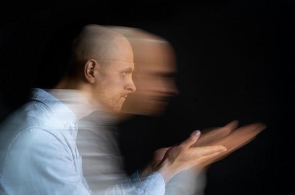 Η χρήση chatbots τεχνητής νοημοσύνης ρίχνει λάδι στη φωτιά της παραληρηματικής σκέψης