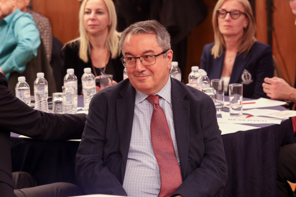 Μόσιαλος: Οι παγίδες της Τεχνητής Νοημοσύνης όταν χρησιμοποιείται ως σύμβουλος υγείας