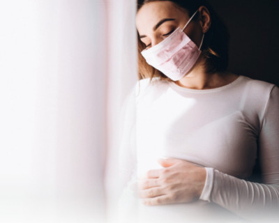 Η εγκυμοσύνη σχεδόν διπλασιάζει τον κίνδυνο νόσησης με COVID για τις πλήρως εμβολιασμένες