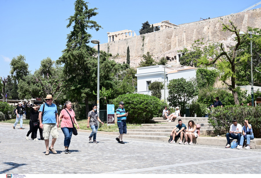 Πάνω από 3.000 κρούσματα σήμερα, στις 294 οι επαναλοιμώξεις, λιγότεροι νεκροί και διασωληνωμένοι