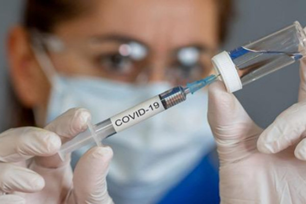 Κορονοϊός: «Ανεπιθύμητη αντίδραση» αναστέλλει τις δοκιμές του εμβολίου που έχει εξασφαλίσει η Ελλάδα