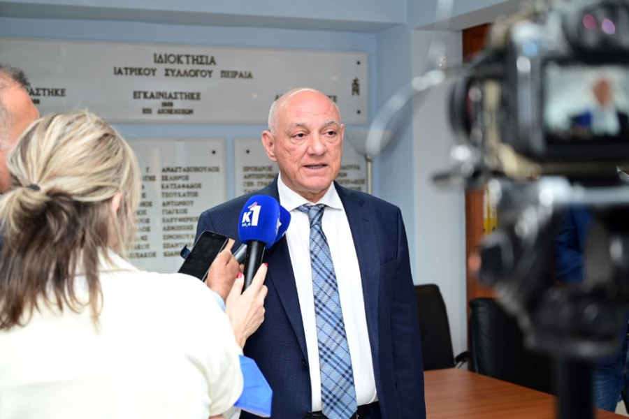 Ο πρόεδρος του Ιατρικού Συλλόγου Πειραιά, Νικόλαος Πλατανησιώτης. 