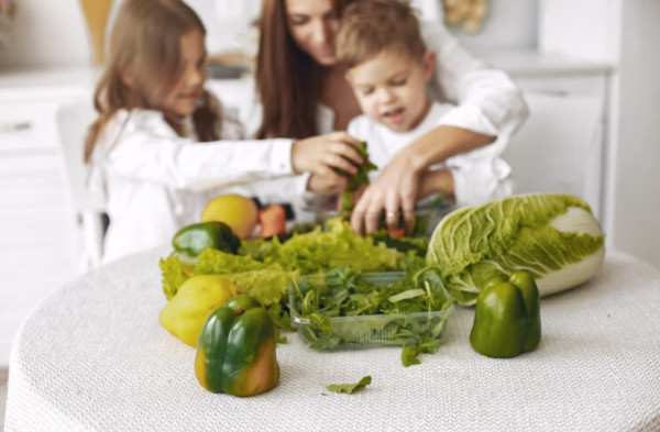 Λαχανικά: «Φίλοι» ή «εχθροί» των παιδιών και των εφήβων; Τι έδειξε έρευνα