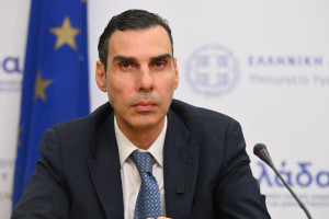 Θεμιστοκλέους: «Οι γιατροί που μετακινούνται σε νησιά και τουριστικές περιοχές λαμβάνουν επιπλέον 2.100 ευρώ»
