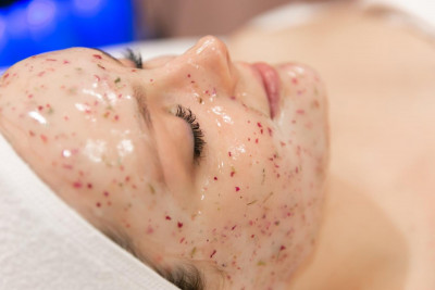 Πώς θα «επαναφέρετε» ανώδυνα το δέρμα σας μετά το καλοκαίρι