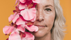 Η ηλικία έναρξης της εμμηνόπαυσης επηρεάζει τον κίνδυνο εγκεφαλικού και μεταβολικού συνδρόμου