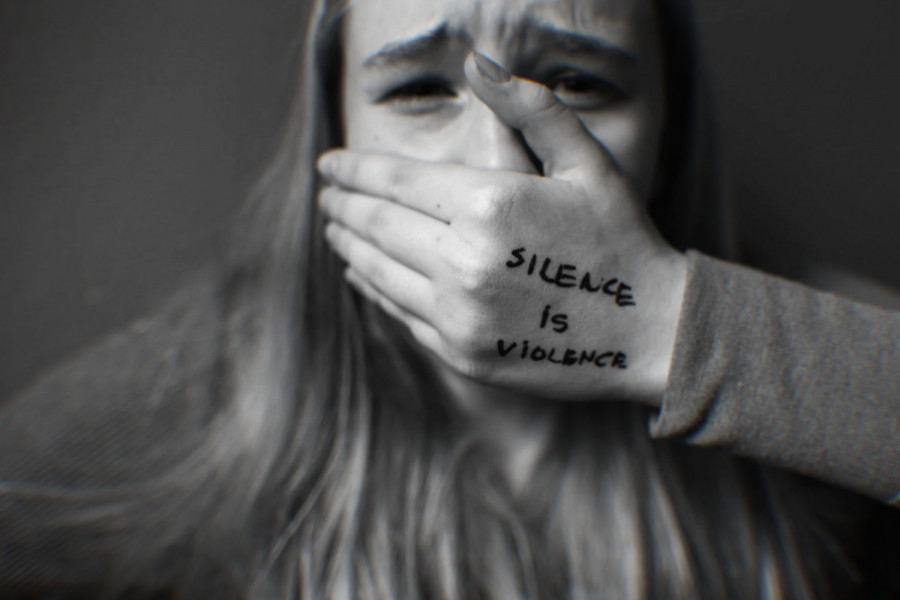 Αγώνας κατά της κακοποίησης: Τι μπορεί να κάνει μία γυναίκα που πέφτει θύμα βίας, για να αναζητήσει δικαίωση