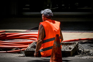 Υποχρεωτική τετράωρη παύση υπαίθριων εργασιών σήμερα σε τέσσερις περιοχές της χώρας λόγω ζέστης