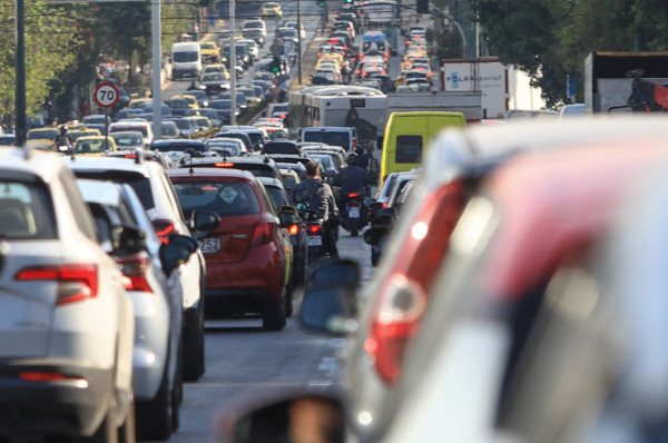 Το μποτιλιάρισμα ανεβάζει την πίεση - Ο κίνδυνος για καρδιακά και εγκεφαλικά επεισόδια