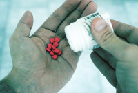 Ανταλιμουμάμπη: Τι θεραπεύει το φάρμακο που δοκιμάζεται κατά του κορονοϊού