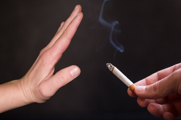 Το παθητικό κάπνισμα αυξάνει τον κίνδυνο εμφάνισης κολπικής μαρμαρυγής
