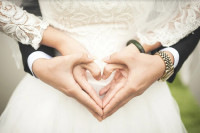 Κορονοϊός: Υγειονομικές βόμβες οι γάμοι - Το νέο κρούσμα του γάμου των Σερρών