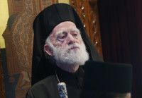 Διασωληνώθηκε ο Αρχιεπίσκοπος Ειρηναίος: Αρνητικό το τεστ COVID-19