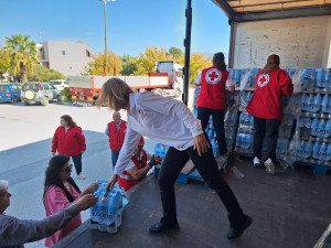 Νέο κονβόι ανθρωπιστικής βοήθειας στους πλημμυροπαθείς της Θεσσαλίας από τον Ελληνικό Ερυθρό Σταυρό