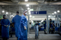 Koρονοϊός: Τα πρώτα αποτελέσματα των τεστ από τις εισερχόμενες πτήσεις μετά το άνοιγμα του τουρισμού