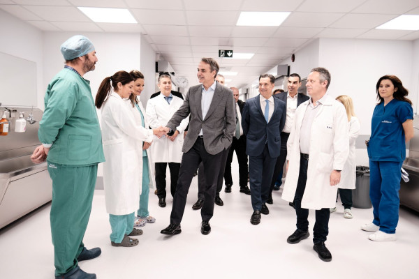 Άγιος Σάββας: Στα εγκαίνια εννέα ανακαινισμένων χειρουργικών κλινών ο Μητσοτάκης