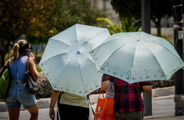 Σε εξέλιξη ο καύσωνας διαρκείας στην Ελλάδα - Πως θα «επιβιώσετε» στους 40 βαθμούς