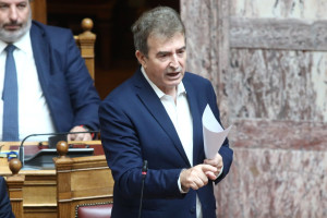 Χρυσοχοΐδης: «Στόχος του υπουργείου η αναβάθμιση και ο εκσυγχρονισμός του ΕΟΦ»